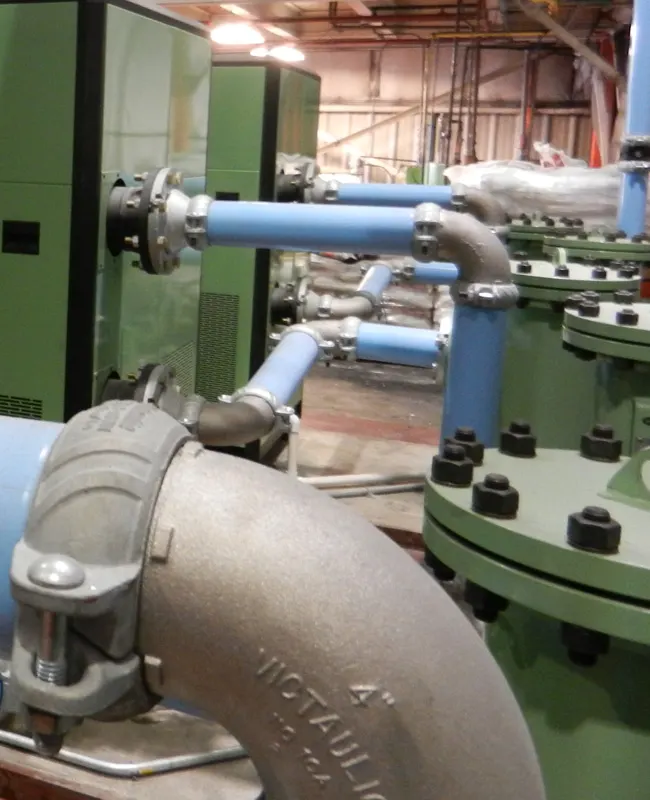 Elevation piping system installed on a compressed air system
